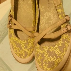 Super cute merrell shoes